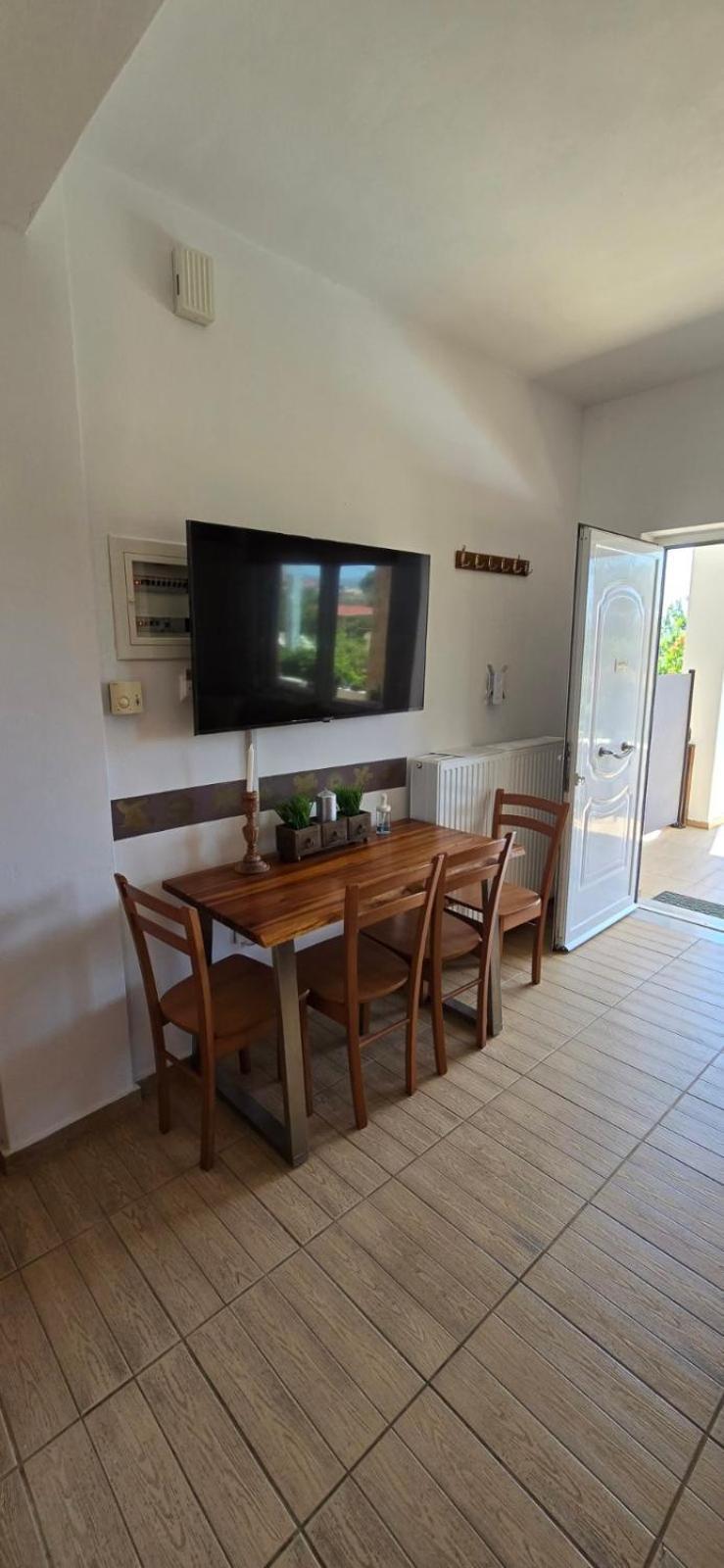 Irene's Maisonette At Rafaella Apartamento